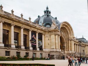 The popular parisian museum 6 letters