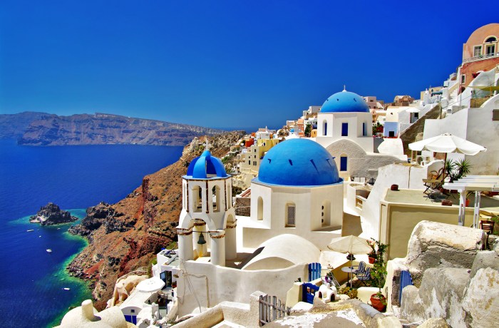 Is santorini expensive to eat out